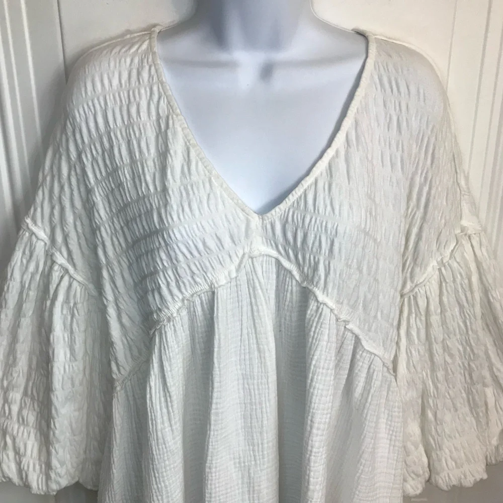 FP We The Free Flower Power White V-Neck Textured Gauze Raw Hem Top size S EUC - Picture 8 of 15